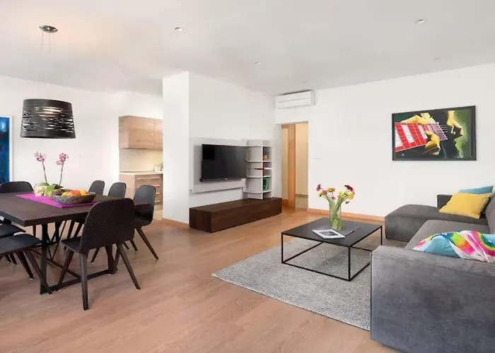 Gorgeous Split Apartment For 8 Guests